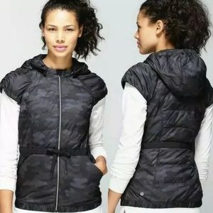 Lululemon Spring Fling Puffy Vest Lotus Camo sz 4